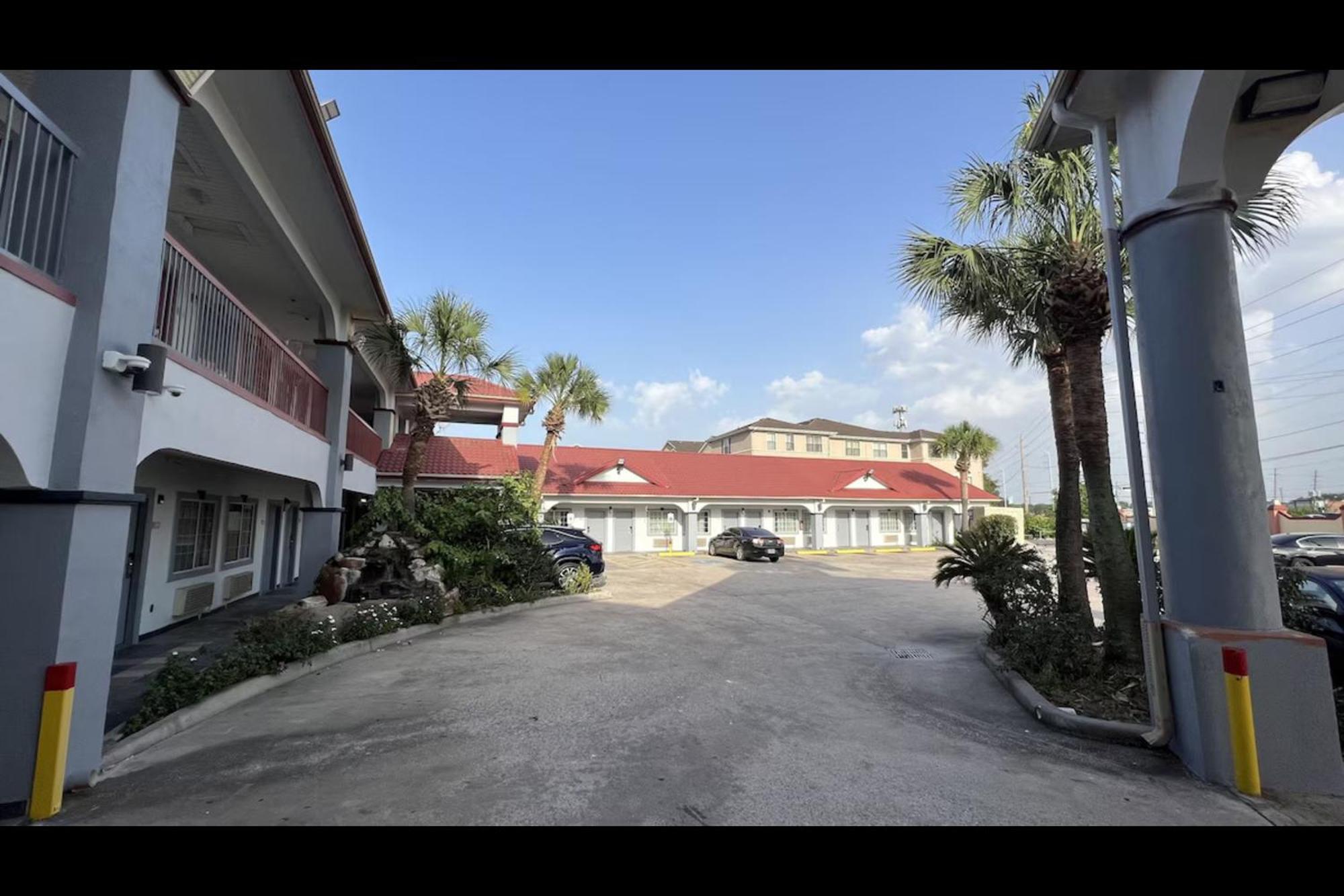Kiwi Inn Willowbrook Hwy249 Louetta Екстериор снимка