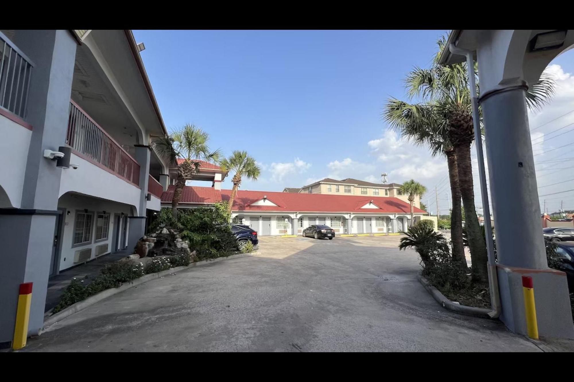 Kiwi Inn Willowbrook Hwy249 Louetta Екстериор снимка